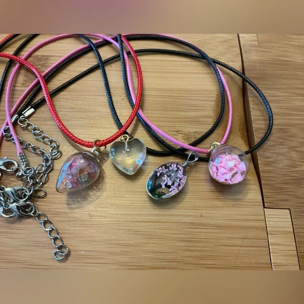Set of 4 Pendant Necklace